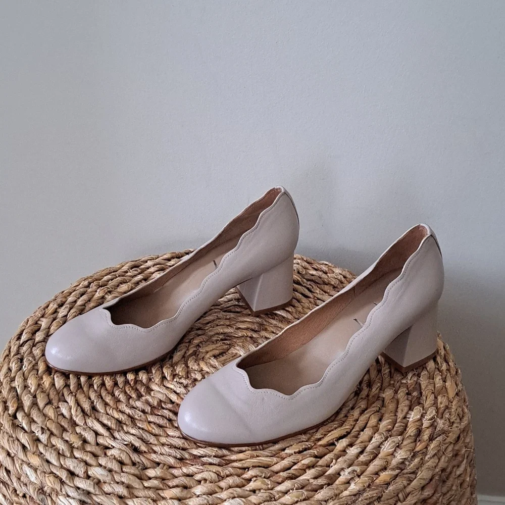 NWOT French Sole‎ FS/NY Womens Wave Beige/Nude Leather Pump Heels S-7.5